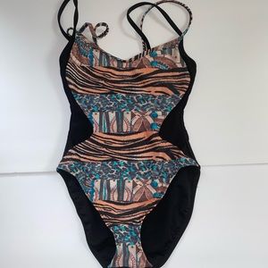 NWOT* Mint Swim Printed Slimming illusion Monokini